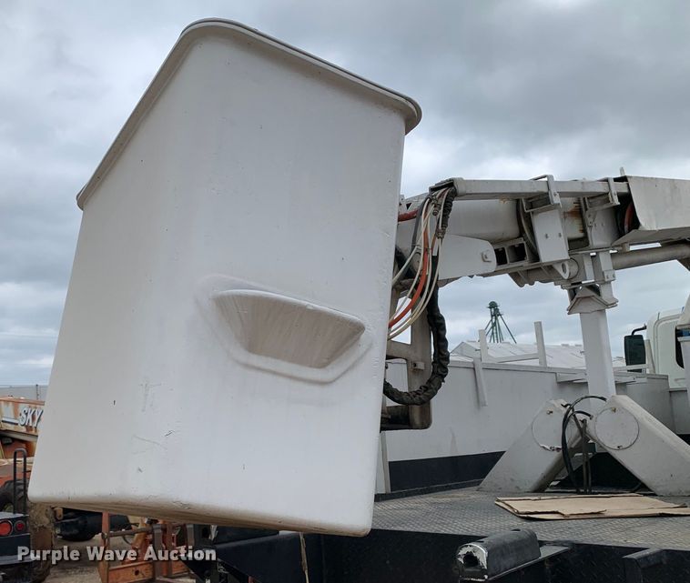 image for item DM7776 2007 International 4300 bucket truck