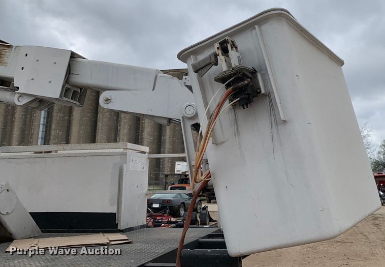 image for item DM7776 2007 International 4300 bucket truck