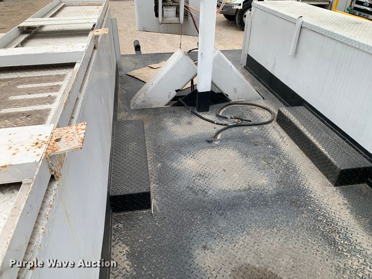 image for item DM7776 2007 International 4300 bucket truck