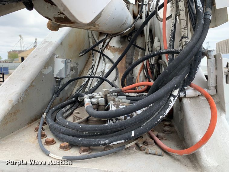 image for item DM7776 2007 International 4300 bucket truck