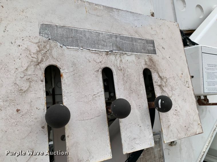 image for item DM7776 2007 International 4300 bucket truck