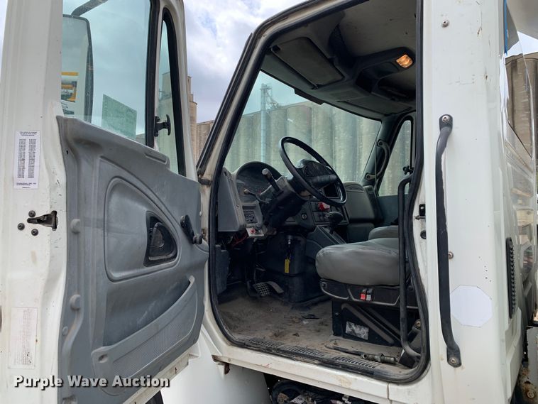 image for item DM7776 2007 International 4300 bucket truck