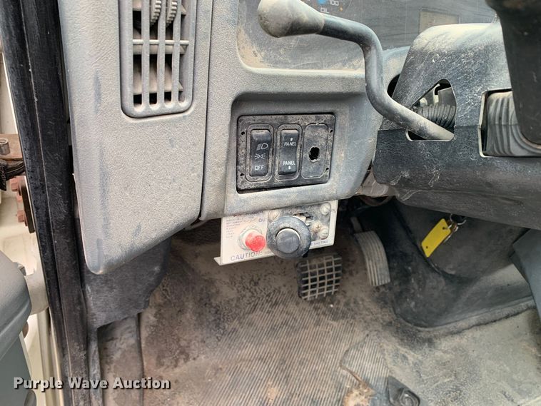 image for item DM7776 2007 International 4300 bucket truck