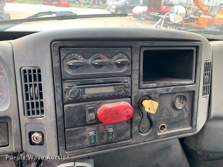 image for item DM7776 2007 International 4300 bucket truck