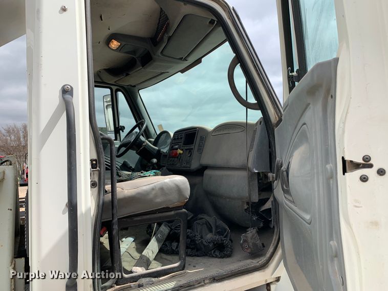 image for item DM7776 2007 International 4300 bucket truck