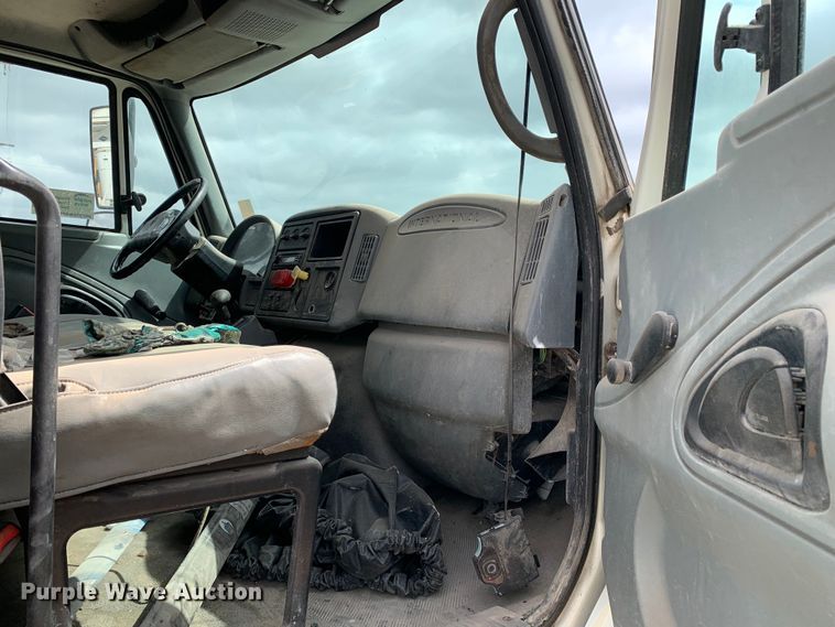 image for item DM7776 2007 International 4300 bucket truck