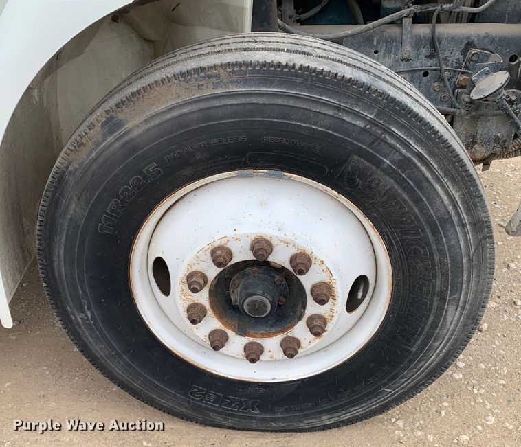 image for item DM7776 2007 International 4300 bucket truck