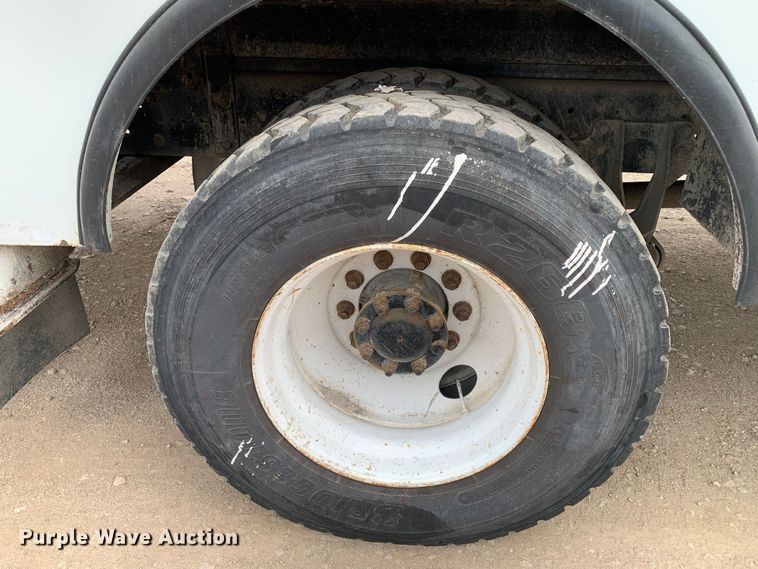 image for item DM7776 2007 International 4300 bucket truck