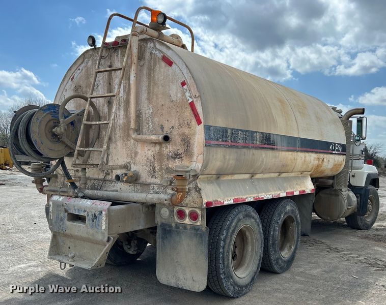 image for item DO1000 1997 Mack RD690S water truck