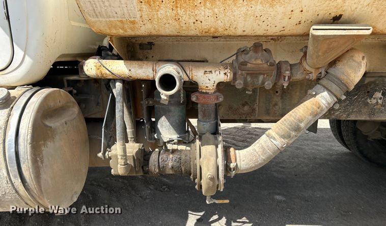 image for item DO1000 1997 Mack RD690S water truck