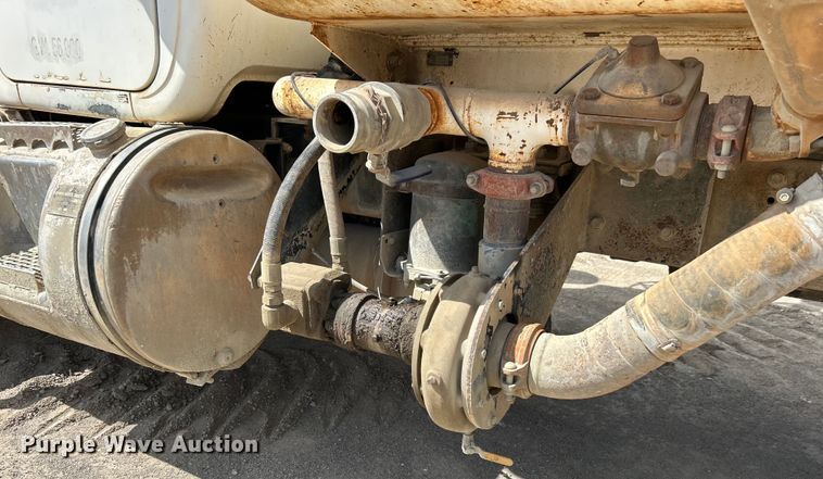 image for item DO1000 1997 Mack RD690S water truck