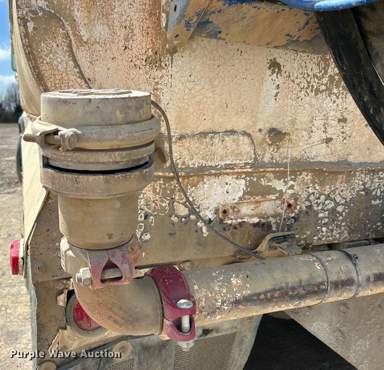 image for item DO1000 1997 Mack RD690S water truck