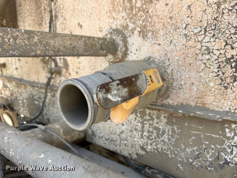 image for item DO1000 1997 Mack RD690S water truck