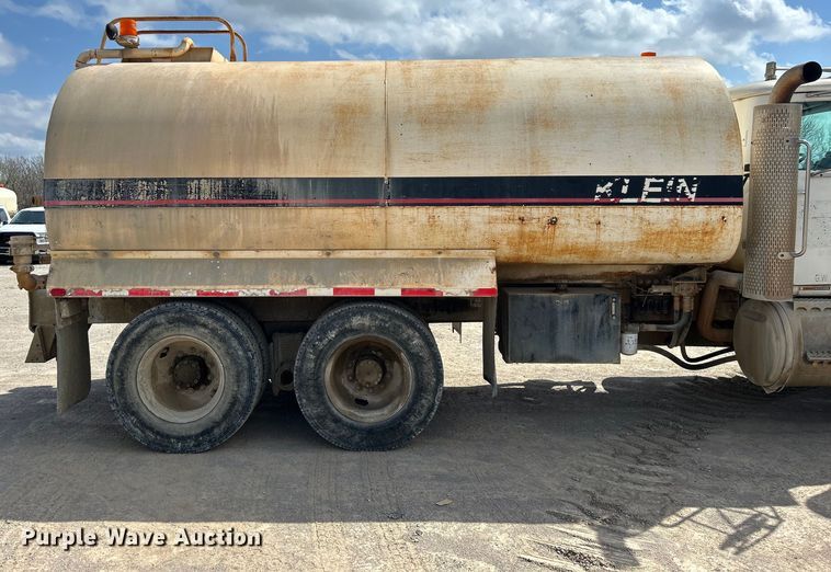 image for item DO1000 1997 Mack RD690S water truck