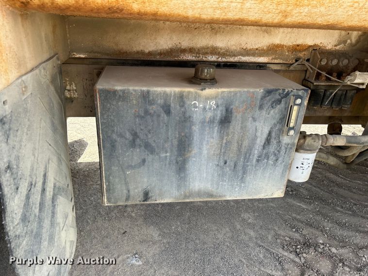 image for item DO1000 1997 Mack RD690S water truck