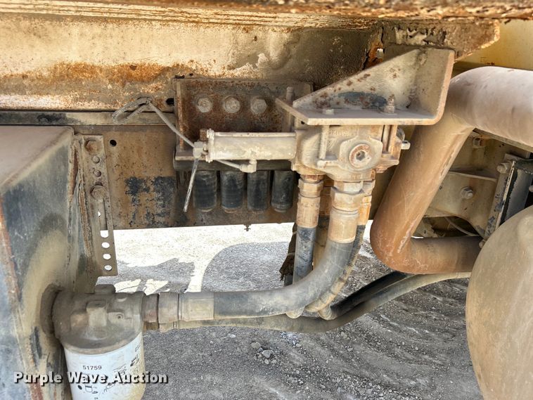 image for item DO1000 1997 Mack RD690S water truck