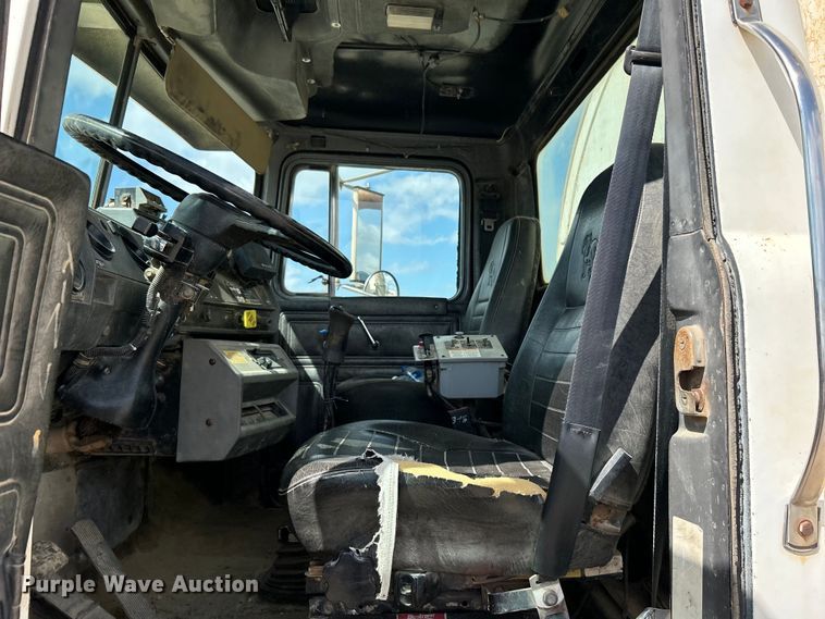 image for item DO1000 1997 Mack RD690S water truck