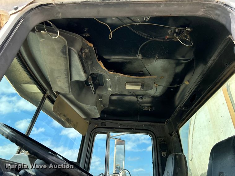 image for item DO1000 1997 Mack RD690S water truck