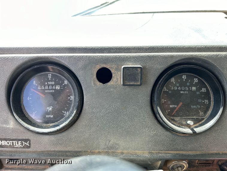 image for item DO1000 1997 Mack RD690S water truck