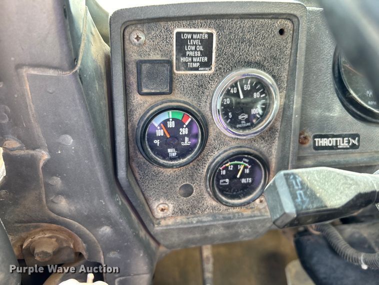 image for item DO1000 1997 Mack RD690S water truck