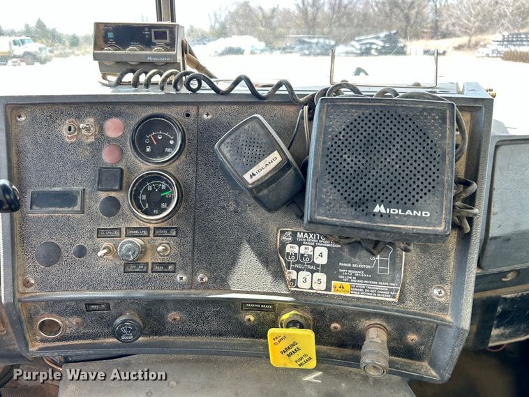 image for item DO1000 1997 Mack RD690S water truck