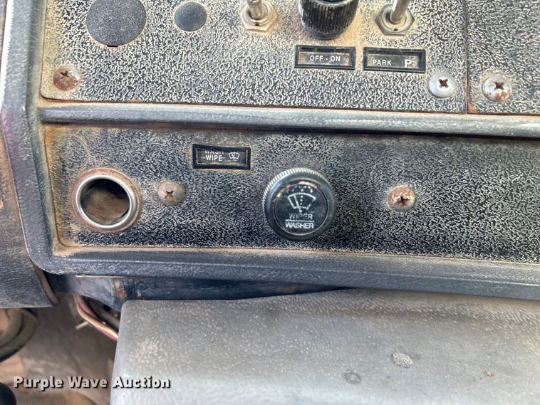 image for item DO1000 1997 Mack RD690S water truck