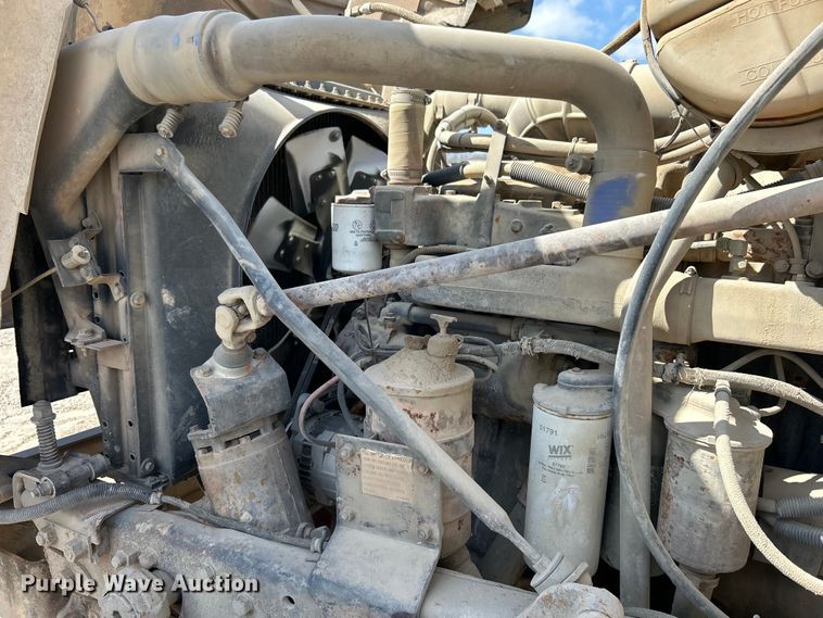 image for item DO1000 1997 Mack RD690S water truck