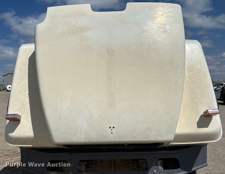 image for item DO1000 1997 Mack RD690S water truck