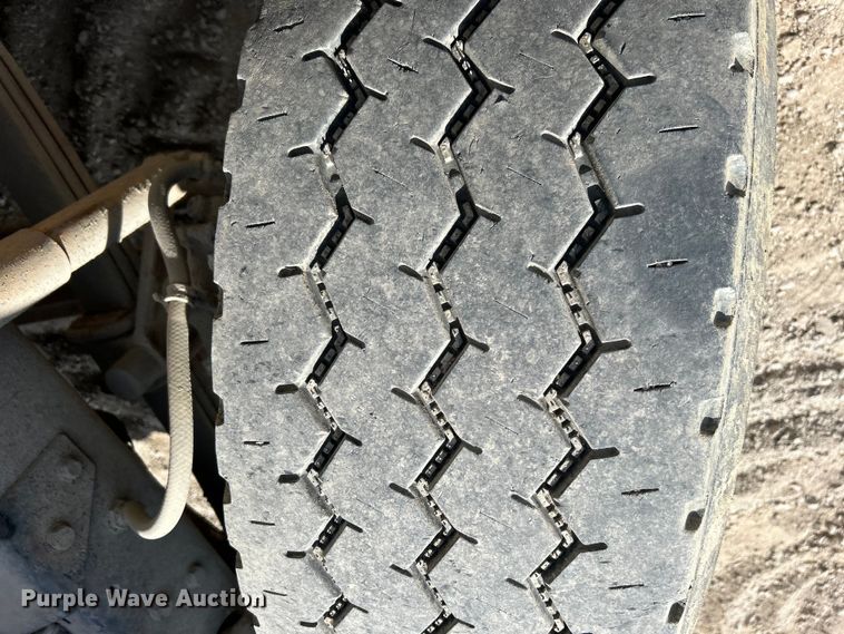 image for item DO1000 1997 Mack RD690S water truck