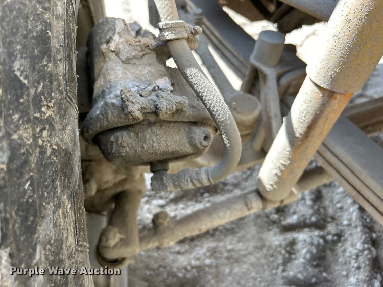 image for item DO1000 1997 Mack RD690S water truck