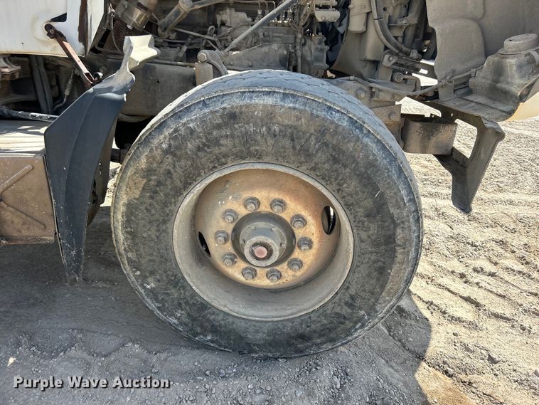 image for item DO1000 1997 Mack RD690S water truck