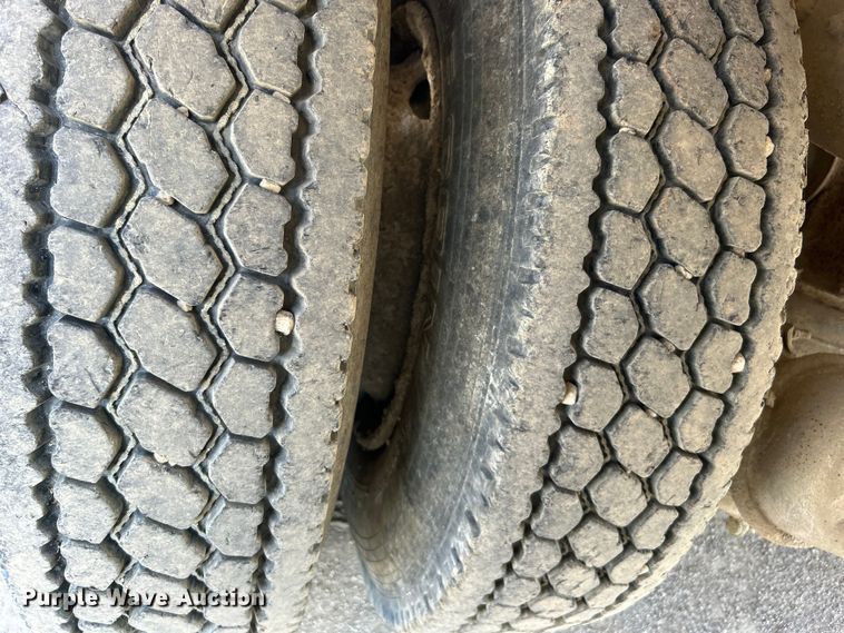 image for item DO1000 1997 Mack RD690S water truck