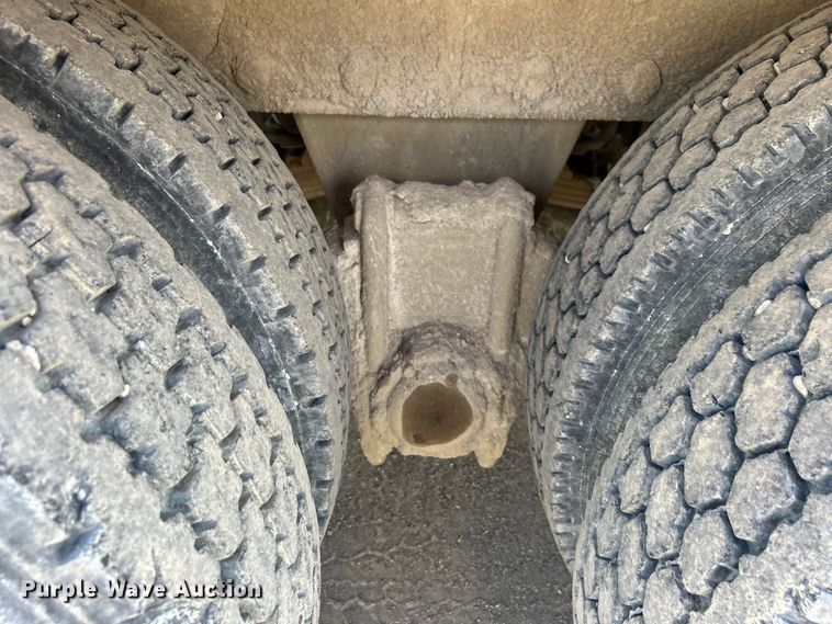 image for item DO1000 1997 Mack RD690S water truck