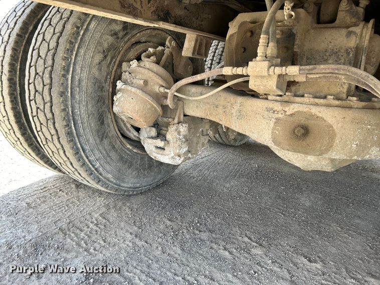 image for item DO1000 1997 Mack RD690S water truck