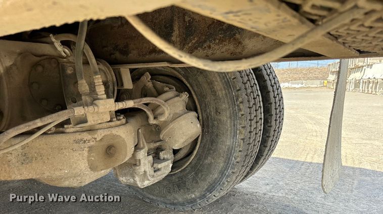 image for item DO1000 1997 Mack RD690S water truck