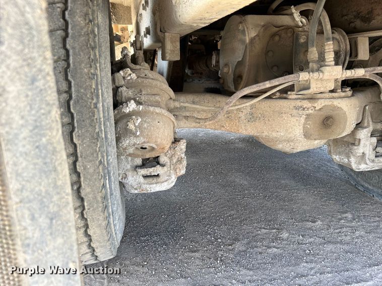 image for item DO1000 1997 Mack RD690S water truck