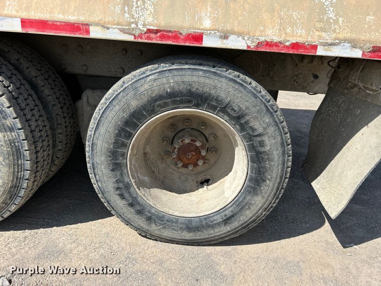 image for item DO1000 1997 Mack RD690S water truck