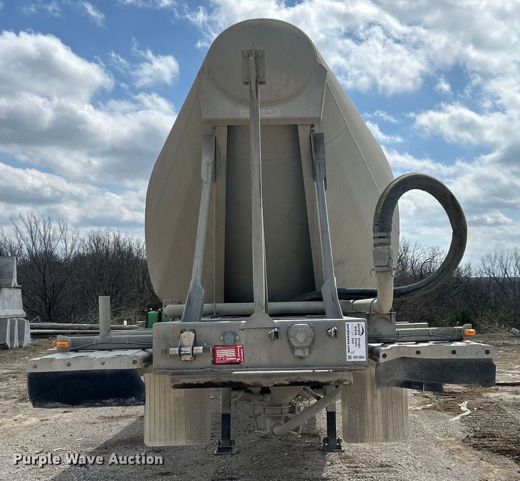 image for item DO1004 1996 Fruehauf  HAPT2J4003 tank trailer