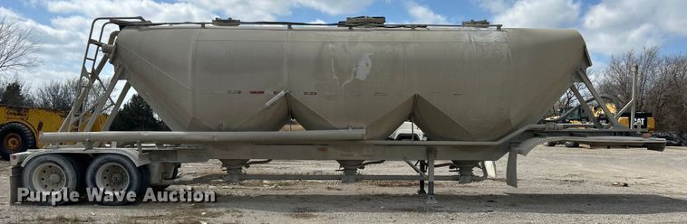 image for item DO1004 1996 Fruehauf  HAPT2J4003 tank trailer