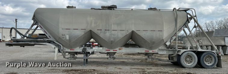 image for item DO1004 1996 Fruehauf  HAPT2J4003 tank trailer