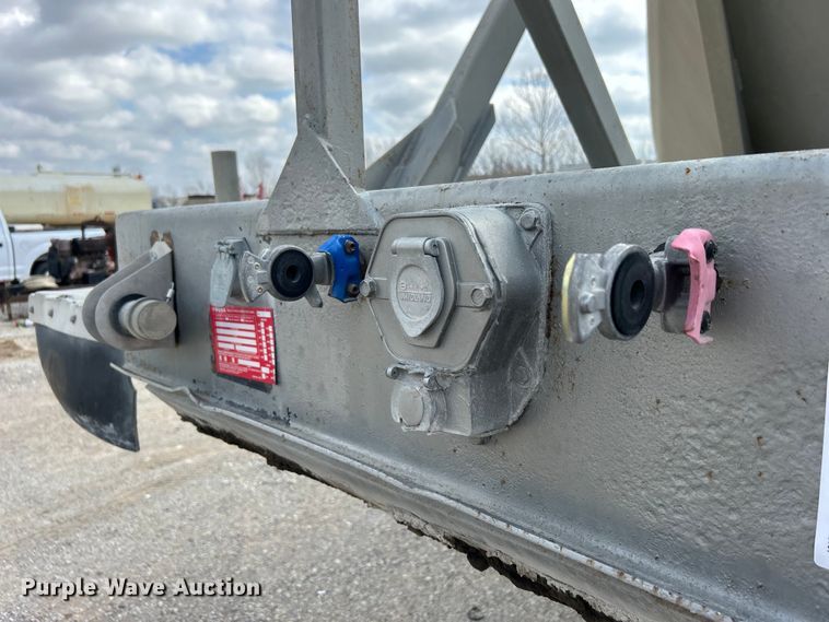 image for item DO1004 1996 Fruehauf  HAPT2J4003 tank trailer