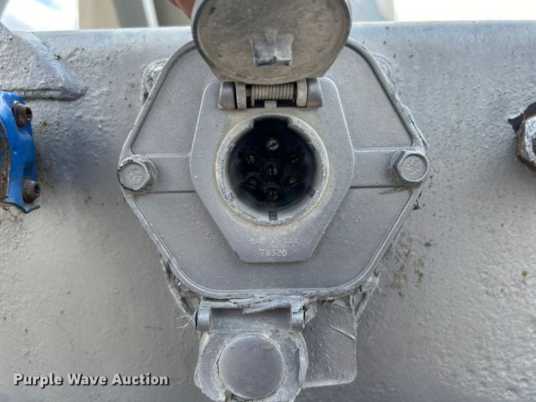 image for item DO1004 1996 Fruehauf  HAPT2J4003 tank trailer