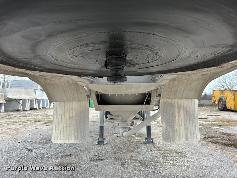 image for item DO1004 1996 Fruehauf  HAPT2J4003 tank trailer