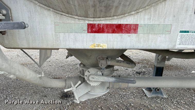 image for item DO1004 1996 Fruehauf  HAPT2J4003 tank trailer