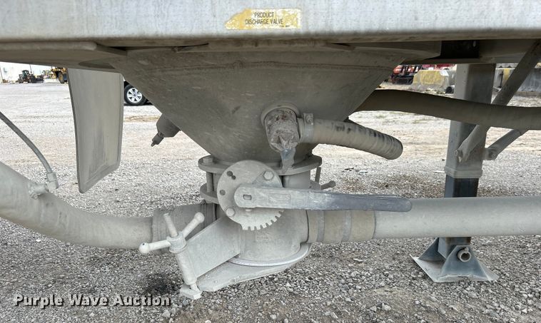 image for item DO1004 1996 Fruehauf  HAPT2J4003 tank trailer