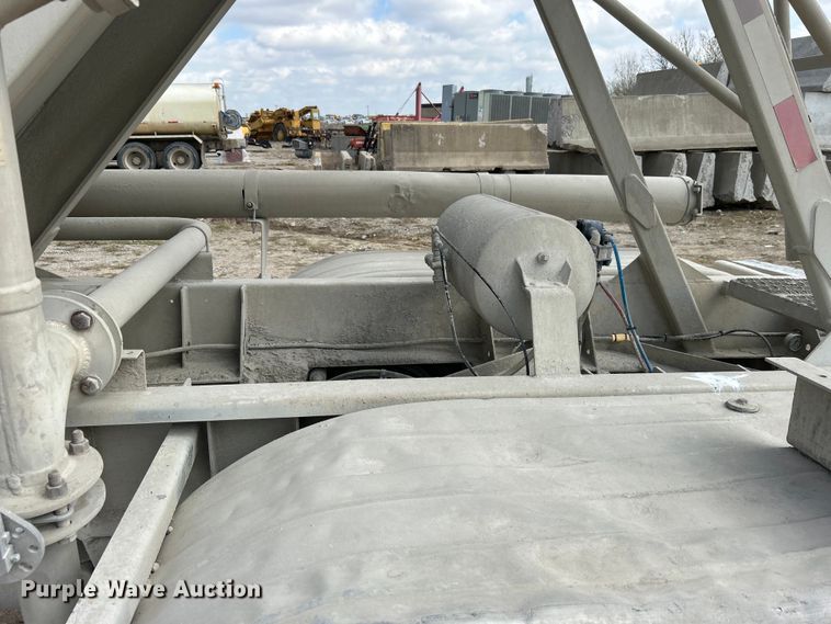 image for item DO1004 1996 Fruehauf  HAPT2J4003 tank trailer