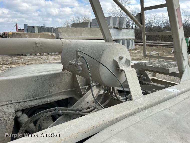 image for item DO1004 1996 Fruehauf  HAPT2J4003 tank trailer