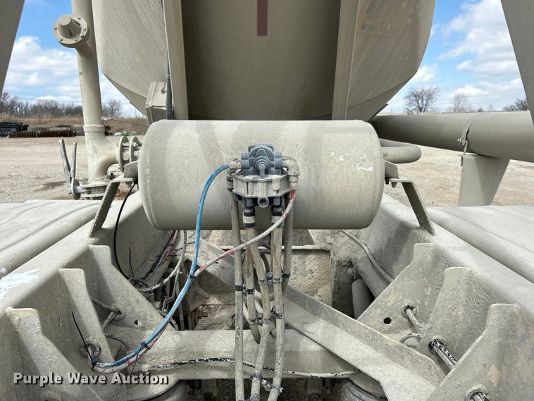 image for item DO1004 1996 Fruehauf  HAPT2J4003 tank trailer