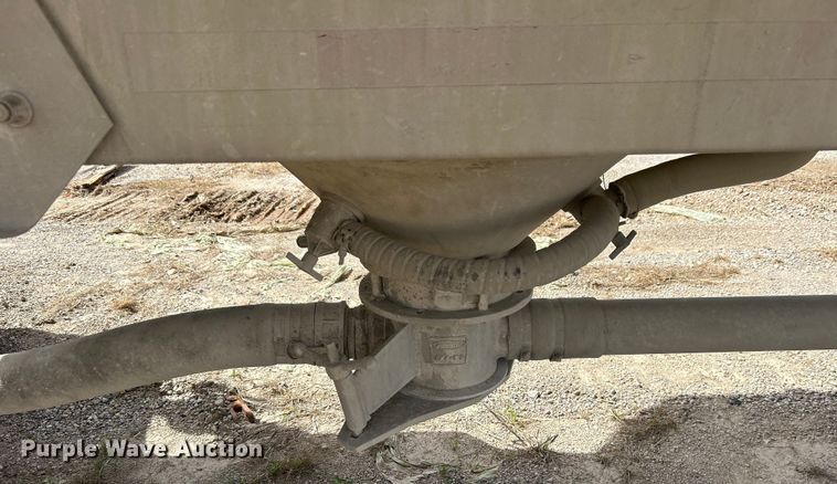 image for item DO1004 1996 Fruehauf  HAPT2J4003 tank trailer