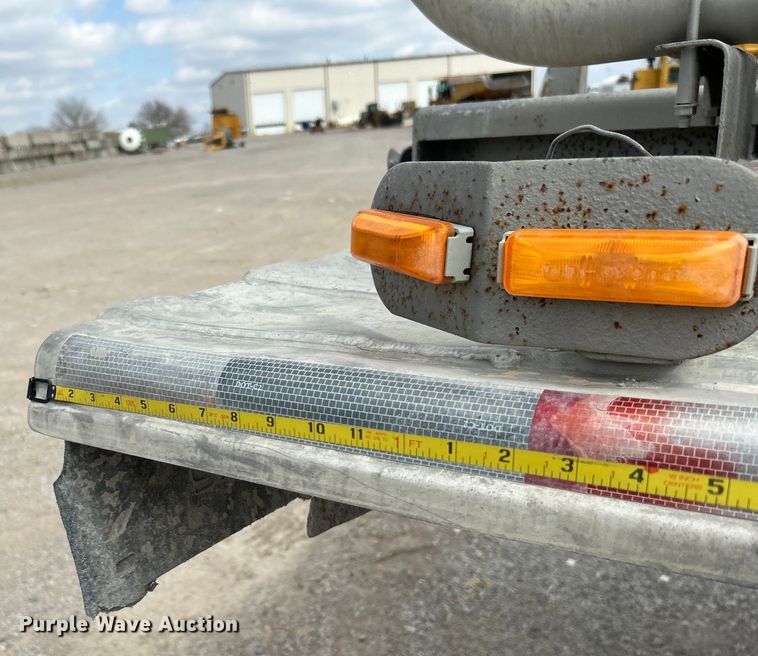 image for item DO1004 1996 Fruehauf  HAPT2J4003 tank trailer